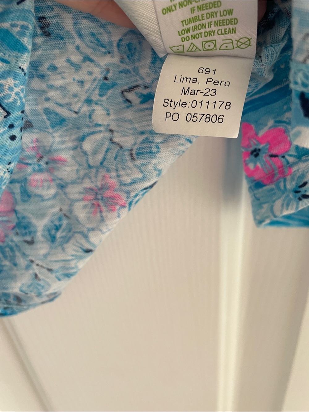 Lilly Pulitzer size XL Etta Tshirt in Lilly loves North Carolina pattern - Picture 5 of 7